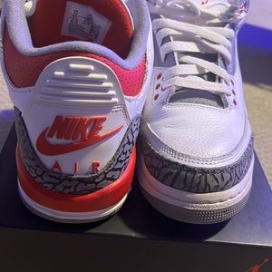 Jordan 3 Retro (GS) Boys 7 in white/Fire red-Black